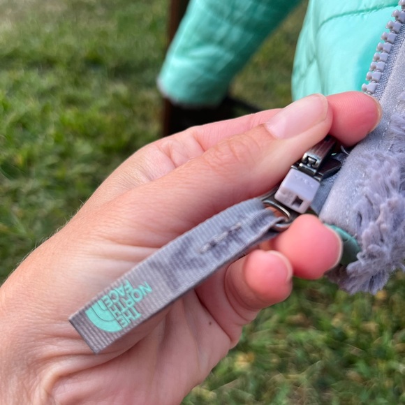 North Face Girls 8-10 Jacket Coat Gray Plush Fleece/Aqua Zipper & Pockets - Picture 7 of 15